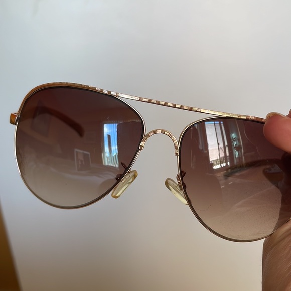 Rose gold aviator style sunglasses - Picture 5 of 5